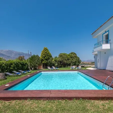 Beautiful 5bedroom Big Pool, Close To Beach!